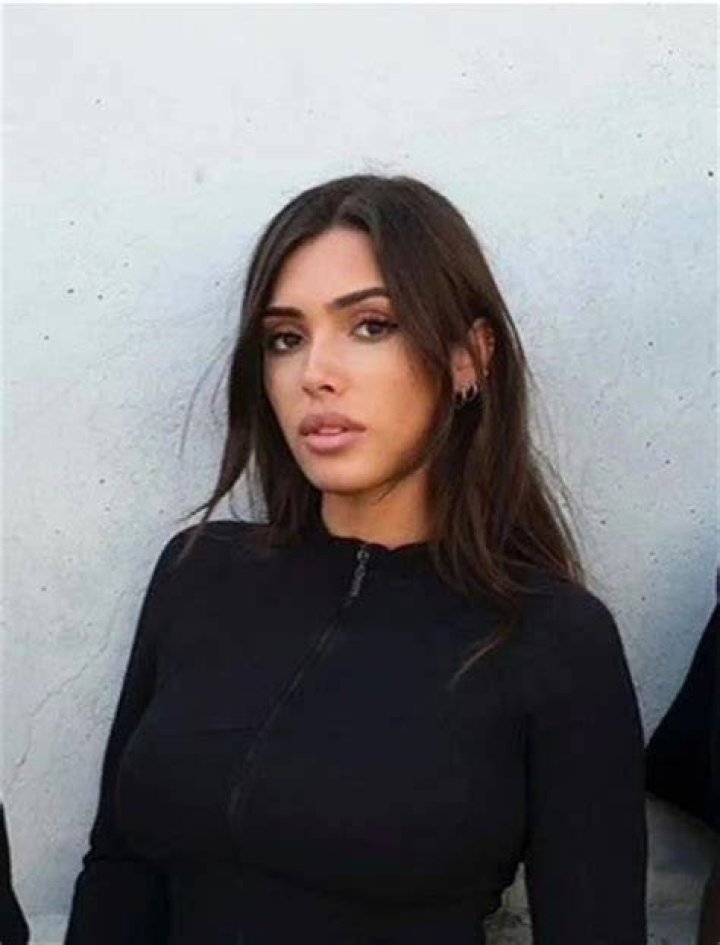 Bianca Censori Pre-Plastic Surgery: A Detailed Journey Through Transformation